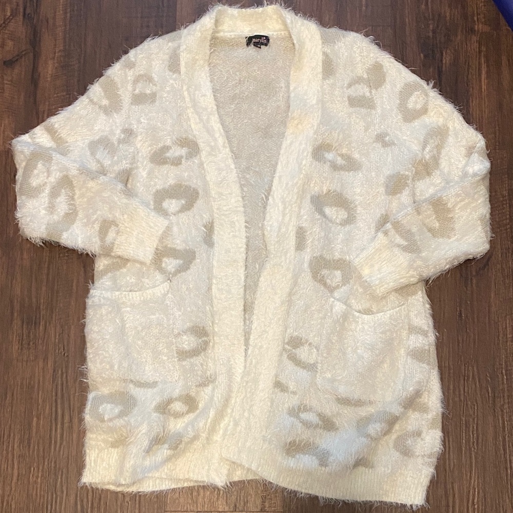 Amaryllis Cozy Cream Animal Print Sweater Size S/M